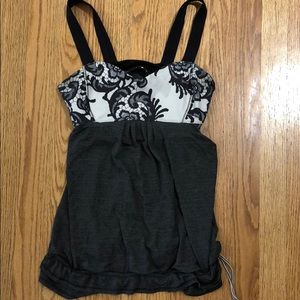 Lululemon tank built in Bra